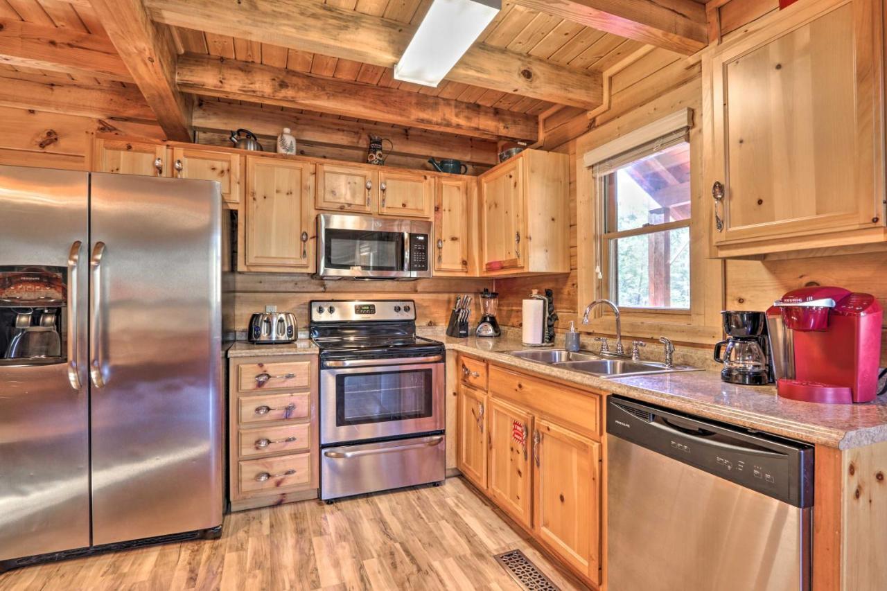 Вилла Cozy Cabin With Hot Tub In The Heart Of Пиджен-Фордж Экстерьер фото