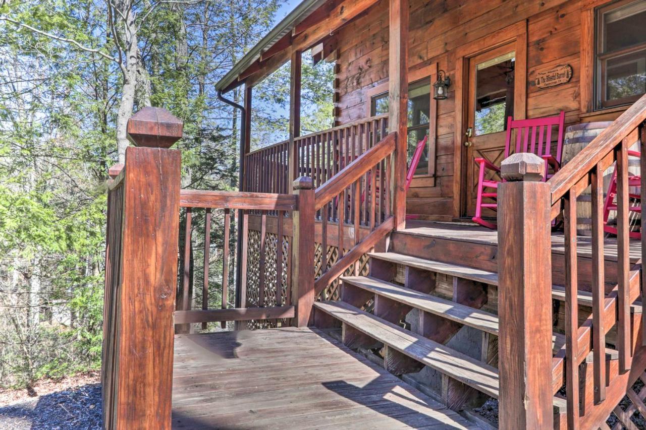 Вилла Cozy Cabin With Hot Tub In The Heart Of Пиджен-Фордж Экстерьер фото